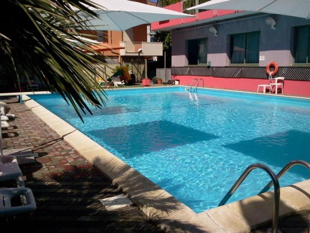 Hotel Edward ベラーリア・イジェア・マリーナ エクステリア 写真