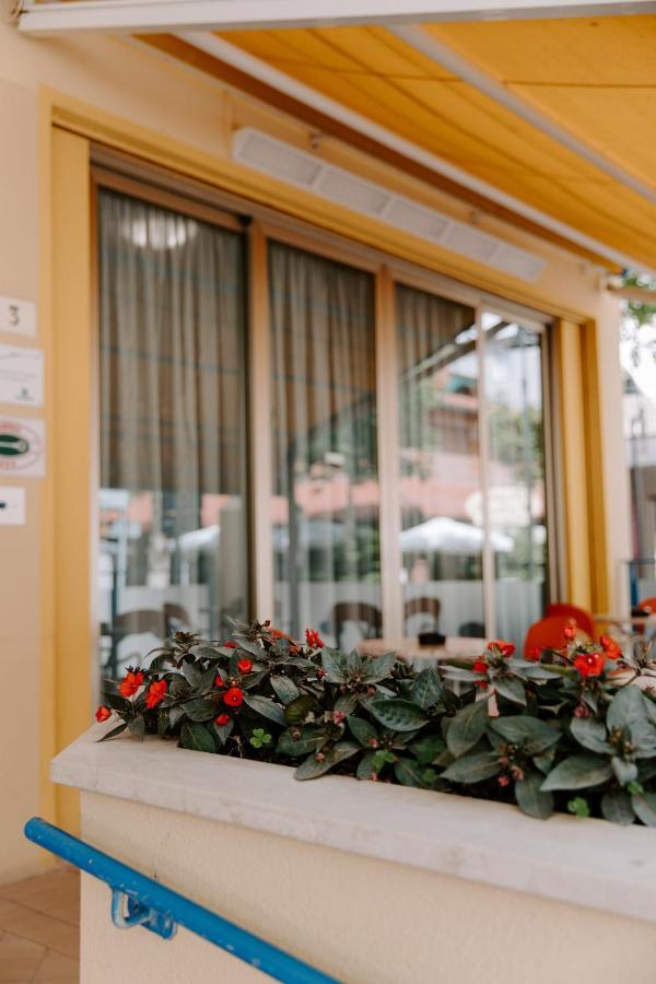 Hotel Edward ベラーリア・イジェア・マリーナ エクステリア 写真