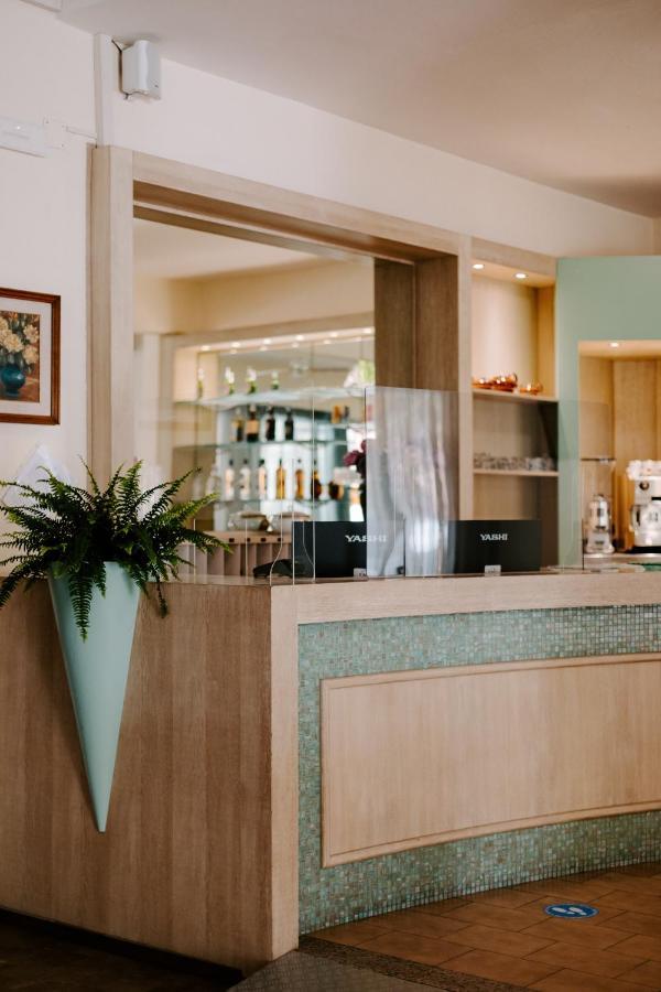 Hotel Edward ベラーリア・イジェア・マリーナ エクステリア 写真